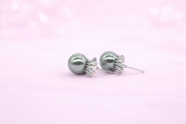 Stainless Steel with Grey Pearl Fancy Earring for Women – Silver