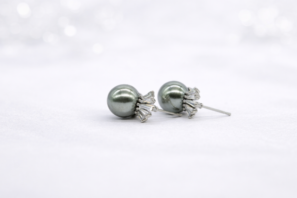 Stainless Steel with Grey Pearl Fancy Earring for Women – Silver