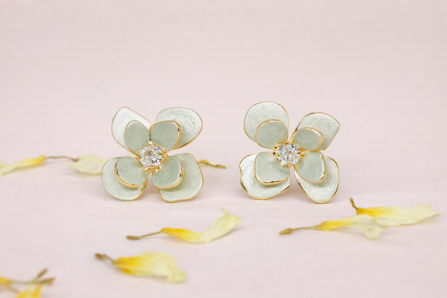 18kt Gold Polish Fancy Earring with Diamond & Off White Flower Anti-Tarnish & Anti-Allergic for Girls