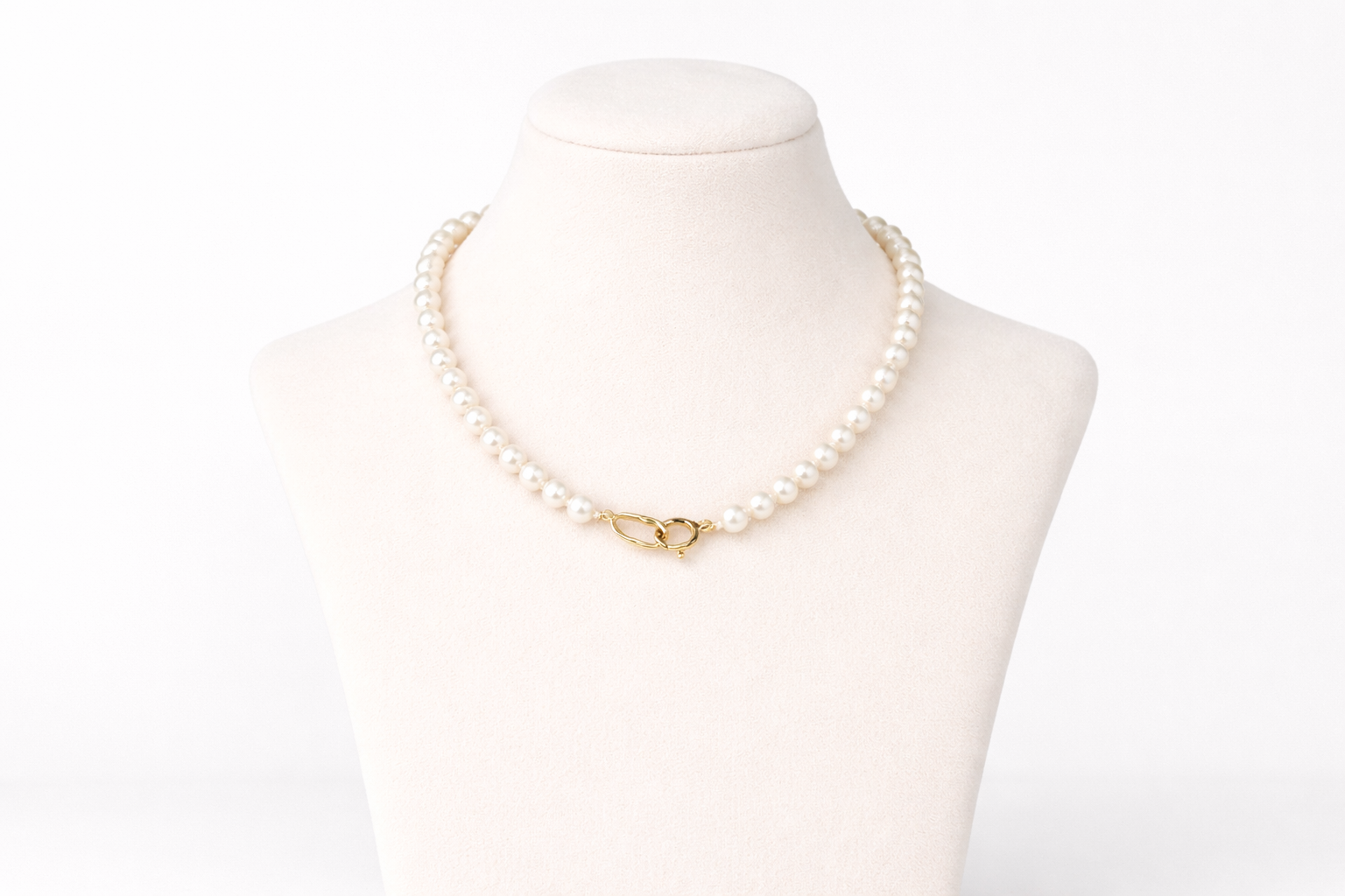 Fancy Pearls Necklace