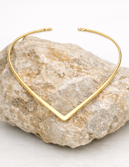 18kt gold plated V shape necklace choker anti tranish anti allergic for girls