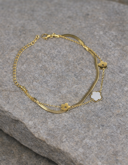 Gold fancy bracelet
