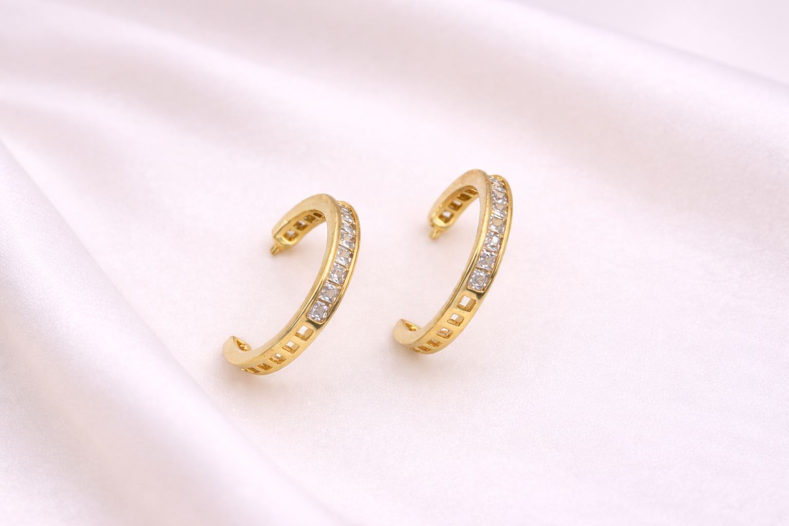 18kt Gold Polish Earring with Crystal Anti-Tarnish & Anti-Allergic for Girls