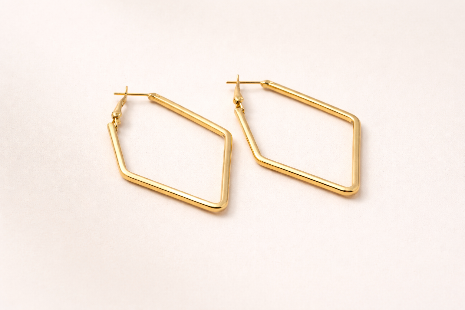18kt Gold Polish Fancy Earring Anti-Tarnish & Anti-Allergic for Girl