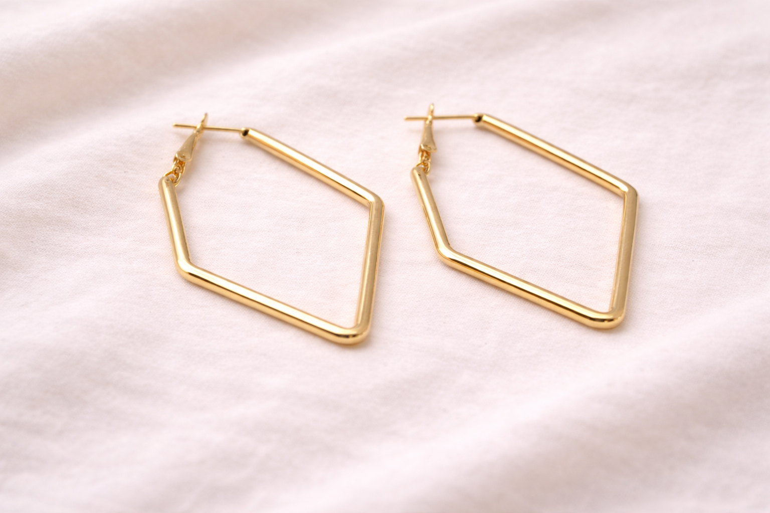 18kt Gold Polish Fancy Earring Anti-Tarnish & Anti-Allergic for Girl