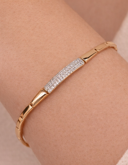 Gold polish with diamond soraski bracelet